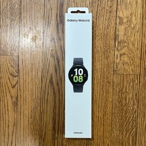 Brand New (package even still sealed) Samsung Galaxy Watch5 Midnight Black